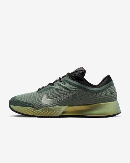 Nike Vapor Pro 3 PRM Clay Court Tennisschuhe (Herren) – Camo Green/Pure Platinum/Schwarz/Metallic Gold
