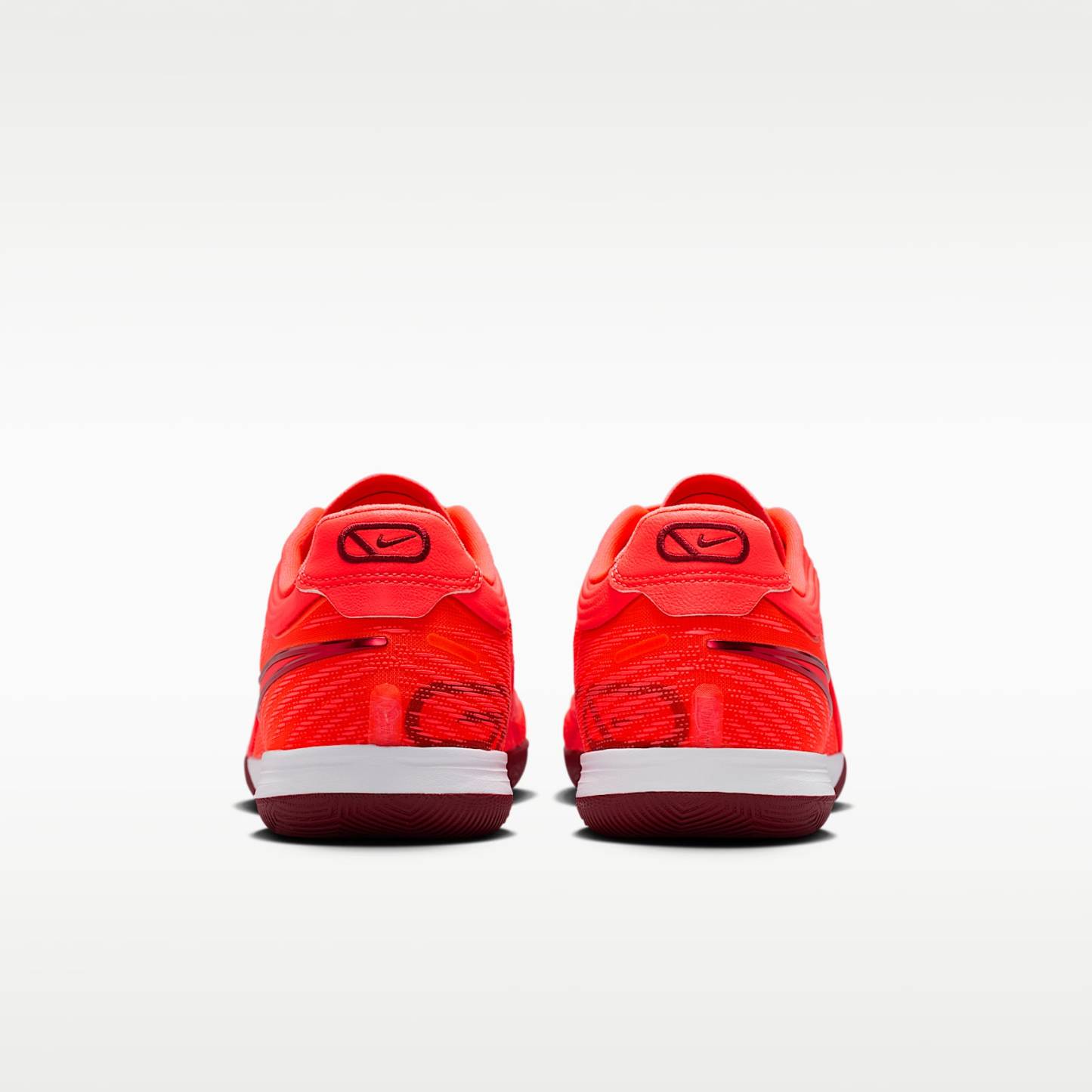 Nike Tiempo Reactgato Low Top Fußballschuh für Hallen- und Hartplätze – Bright Crimson/Team Red