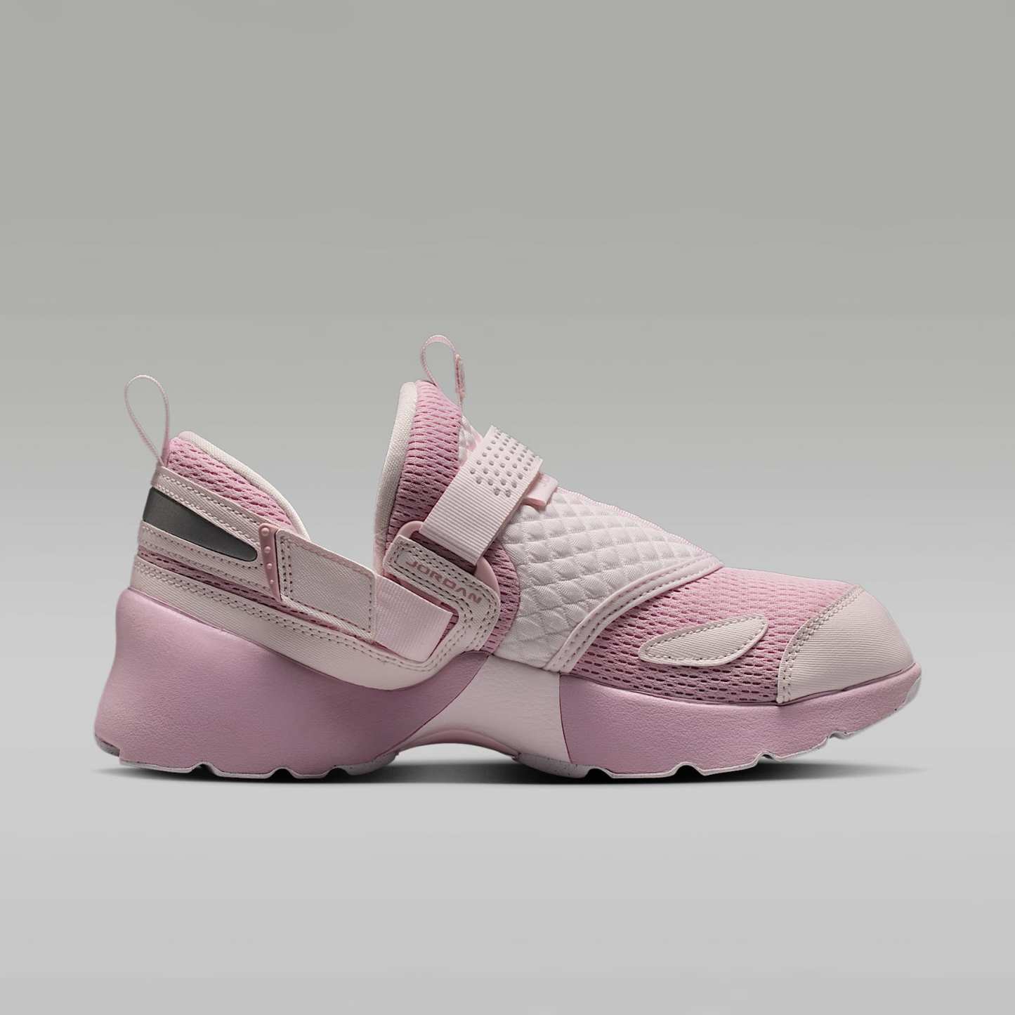 Jordan Trunner LX Schuh (Damen) – Iced Carmine/Pearl Pink/Reflective Silver/Iced Carmine