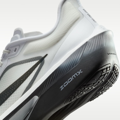 Nike Zoom Fly 6 Straßenlaufschuh für Wettkämpfe (Herren) – Weiß/Smoke Grey/Metallic Silver/Schwarz