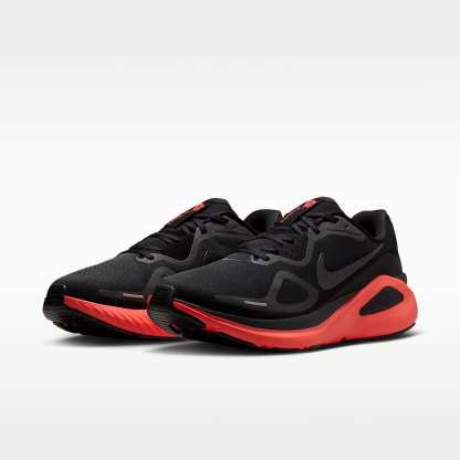 Nike Structure 26 Straßenlaufschuh (Herren) – Schwarz/Bright Crimson/Dark Smoke Grey/Metallic Dark Grey