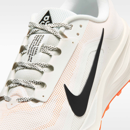 Nike ACG Pegasus Trail Traillaufschuh (Herren) – Summit White/Phantom/Safety Orange/Schwarz