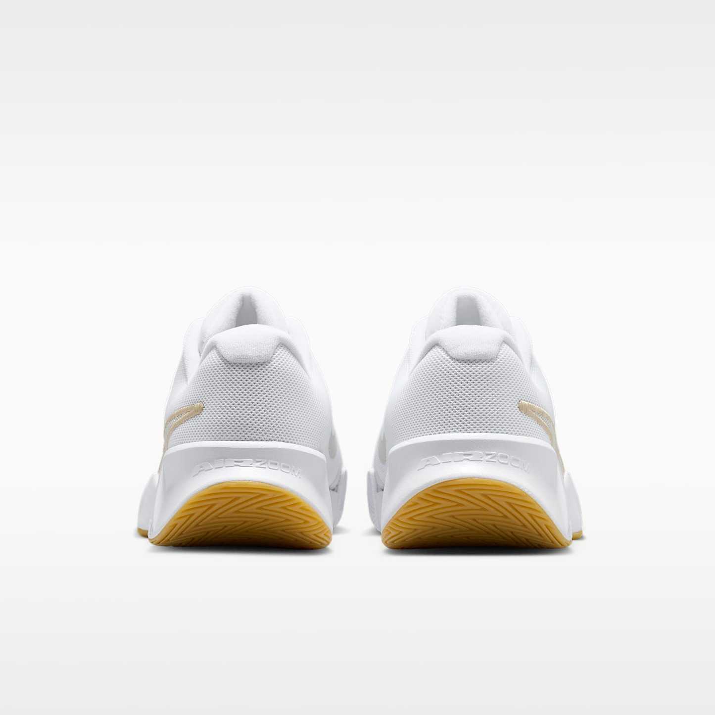 Nike GP Challenge Pro Herren-Tennisschuh für Hartplätze – Weiß/Summit White/Linen/Light Orewood Brown