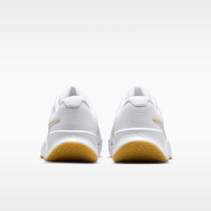 Nike GP Challenge Pro Herren-Tennisschuh für Hartplätze – Weiß/Summit White/Linen/Light Orewood Brown