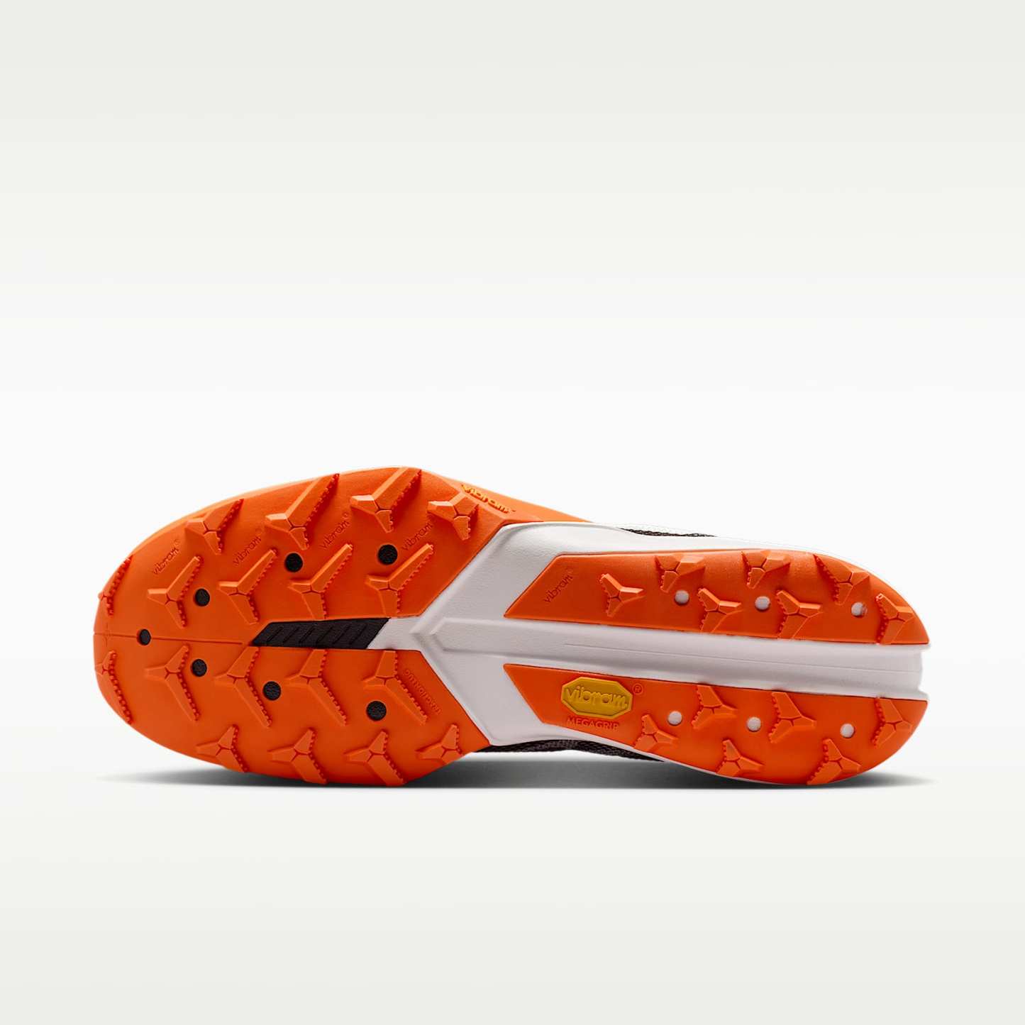 Nike Kiger 10 Traillaufschuh – Summit White/Total Orange/Safety Orange/Schwarz
