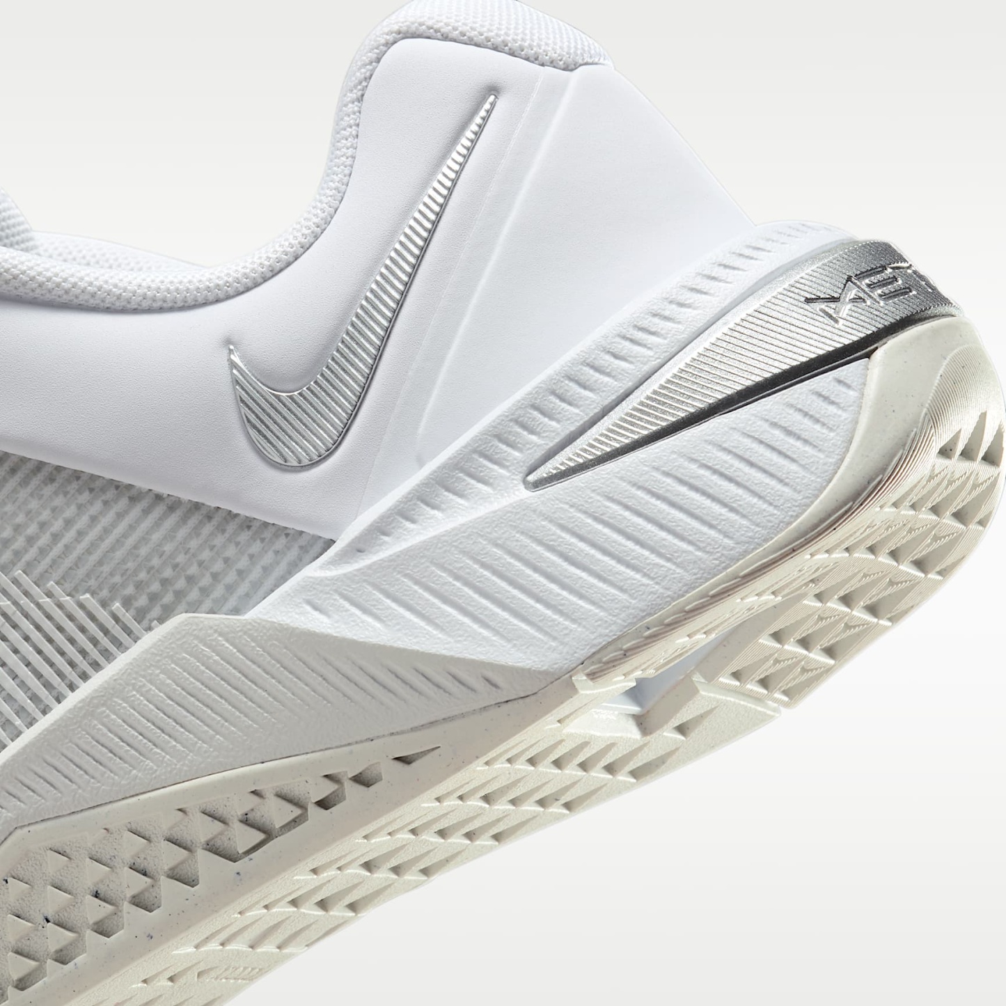 Nike Metcon 10 Trainingsschuh für Damen – Weiß/Platinum Tint/Wolf Grey/Metallic Silver