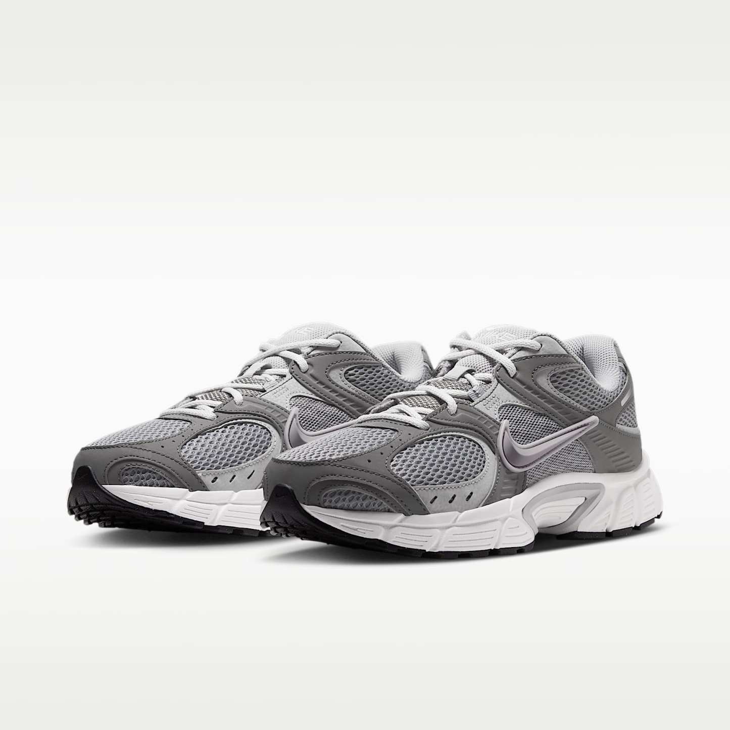 Nike V5 RNR Schuh (Herren) – Particle Grey/Flat Pewter/Platinum Tint/Light Smoke Grey