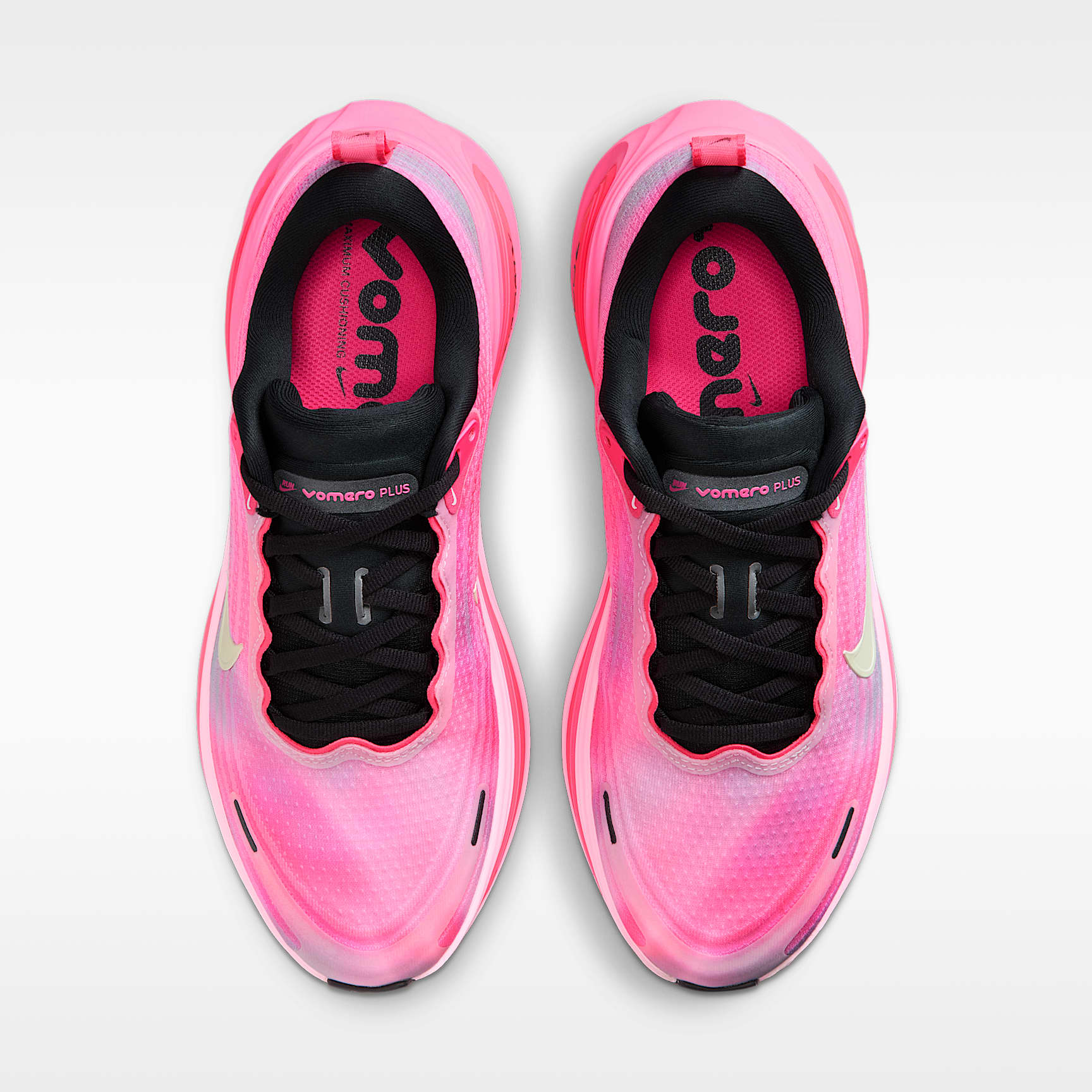 Nike Vomero Plus Straßenlaufschuh (Damen) – Pearl Pink/Pink Glow/Hyper Pink/Summit White