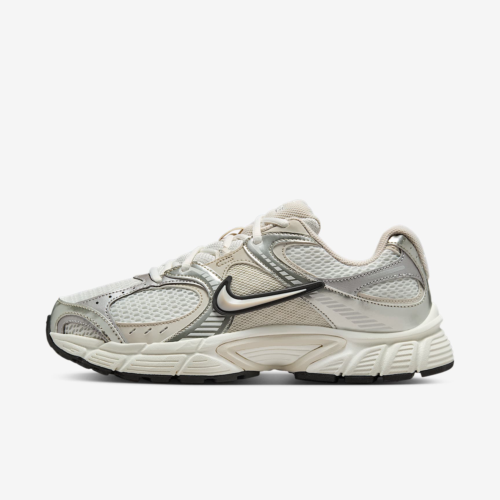 Nike V5 RNR Schuh mit reflektierenden Akzenten (Damen) – Summit White/Sail/Schwarz/Light Orewood Brown