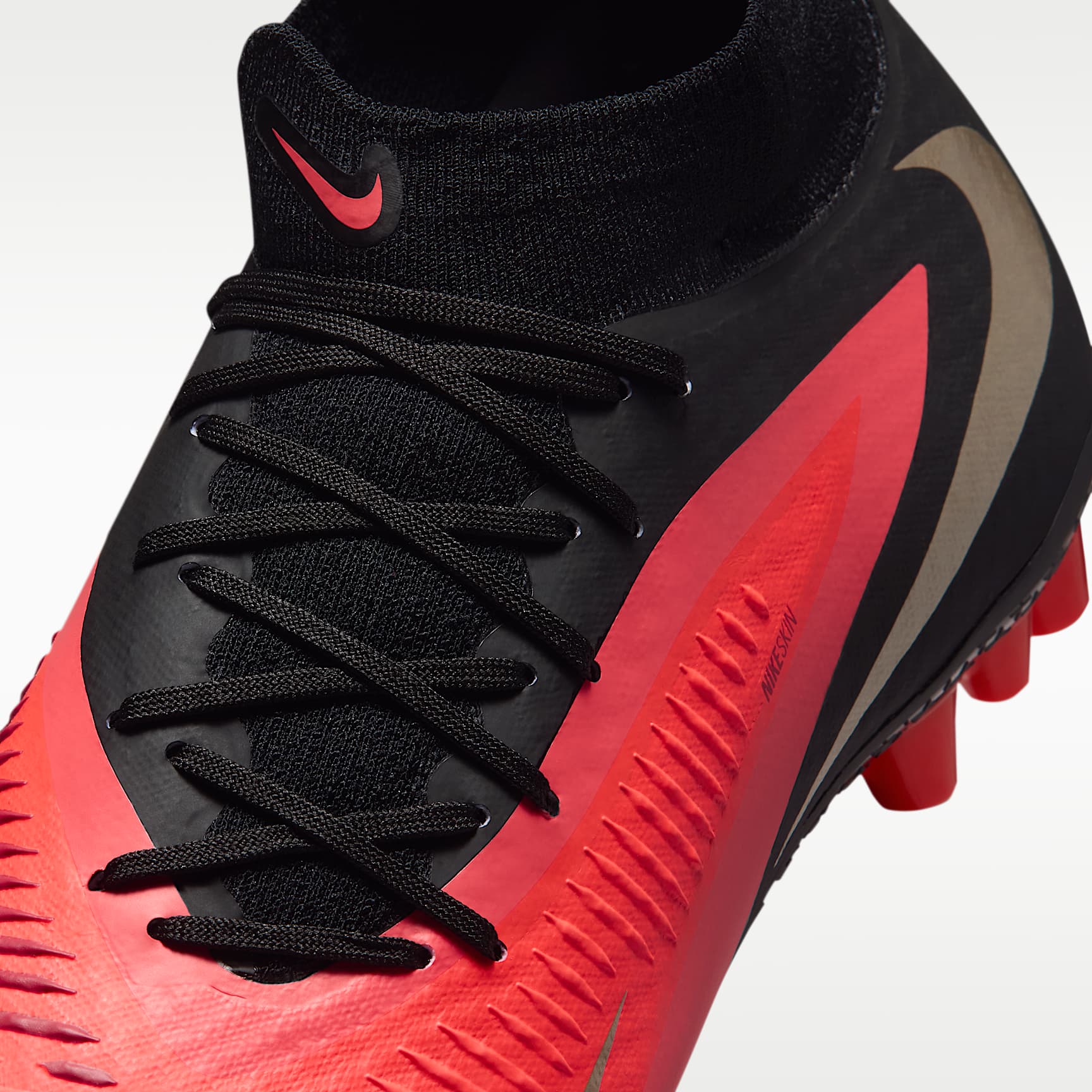 Nike Phantom 6 High Academy Fußballschuh für Kunstrasen – Bright Crimson/Schwarz/Blur