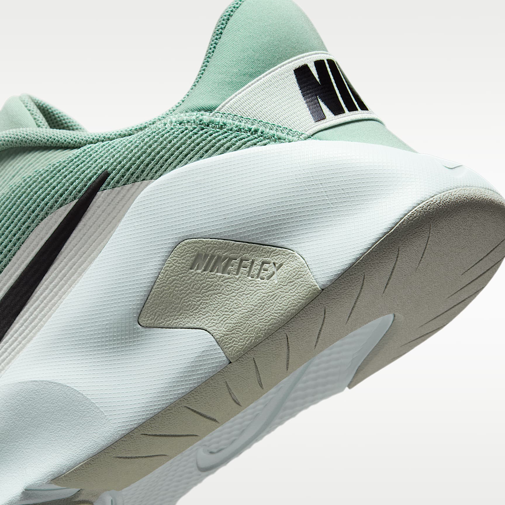 Nike Flex Train Workout-Schuh (Damen) – Steam/Light Silver/Barely Green/Schwarz