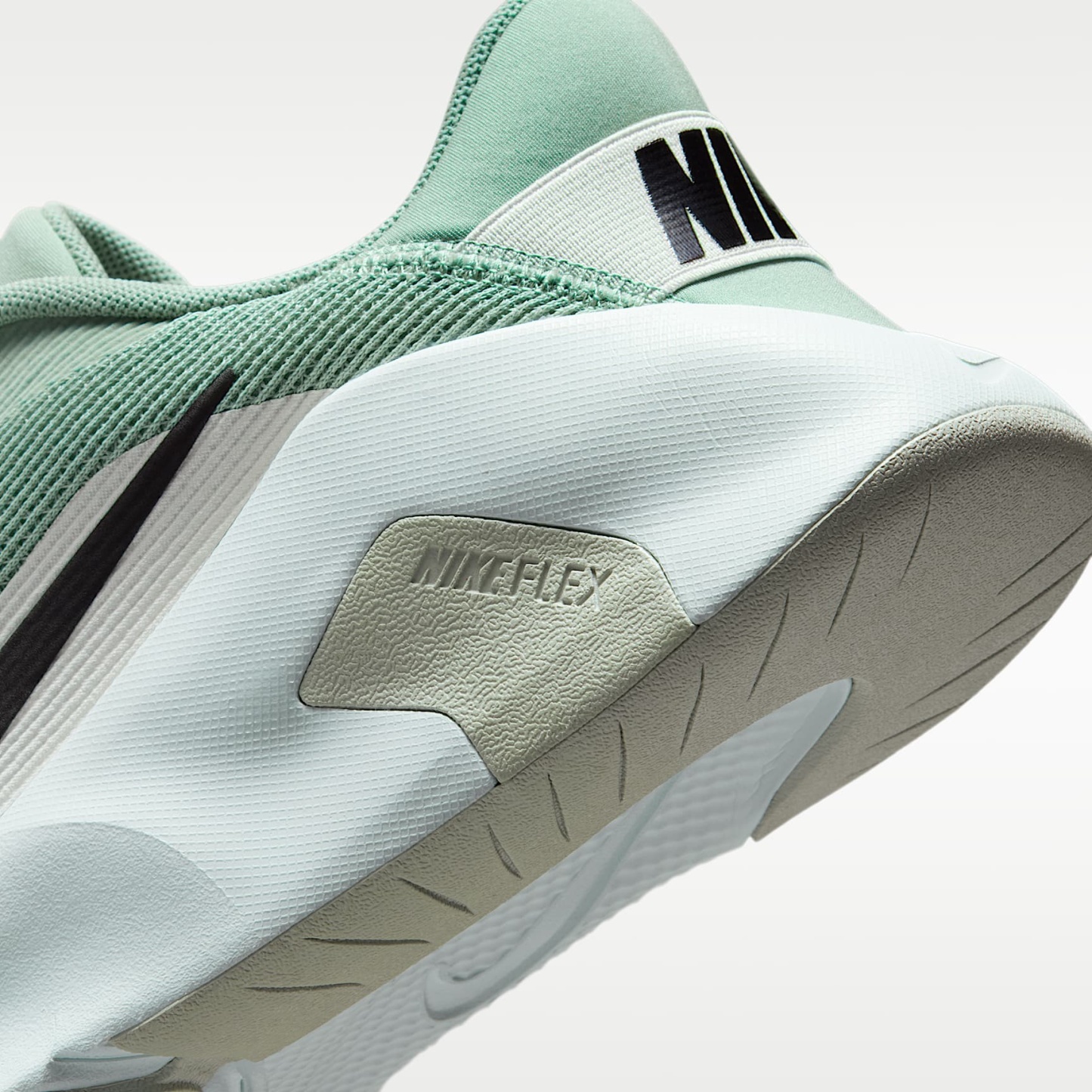 Nike Flex Train Workout-Schuh (Damen) – Steam/Light Silver/Barely Green/Schwarz
