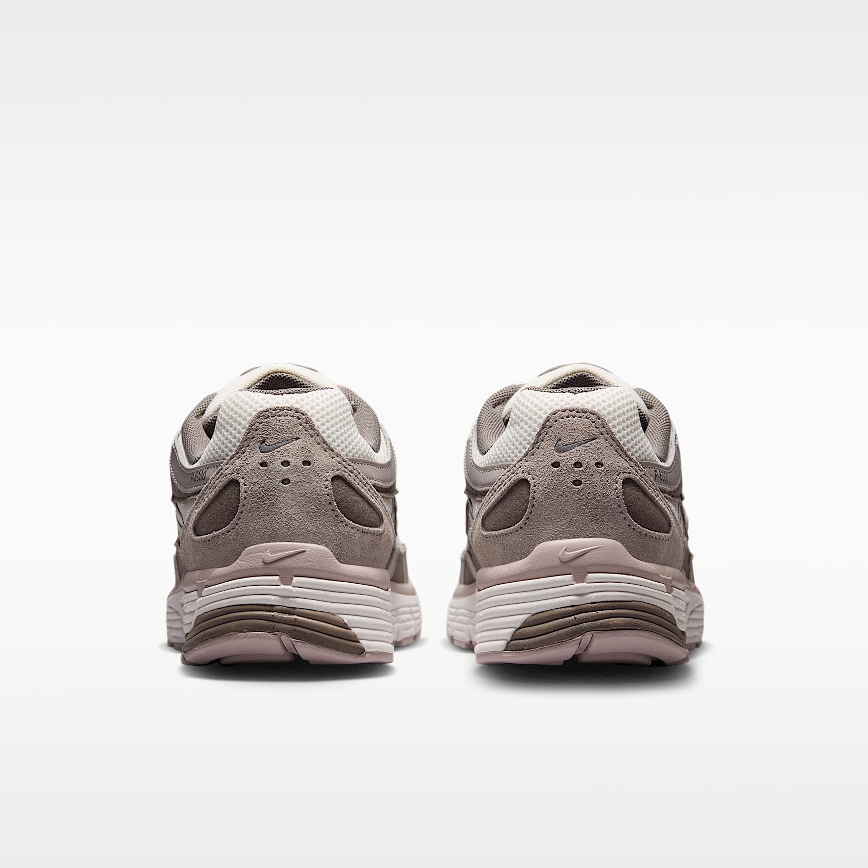 Nike P-6000 Schuh (Damen) – Summit White/Cave Stone/College Grey/Platinum Violet
