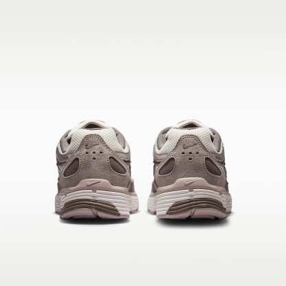 Nike P-6000 Schuh (Damen) – Summit White/Cave Stone/College Grey/Platinum Violet