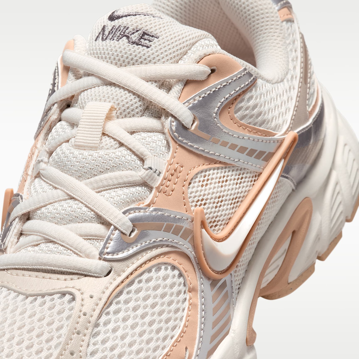 Nike V5 RNR Schuh mit reflektierenden Akzenten (Damen) – Phantom/Chalk/Shimmer/Phantom