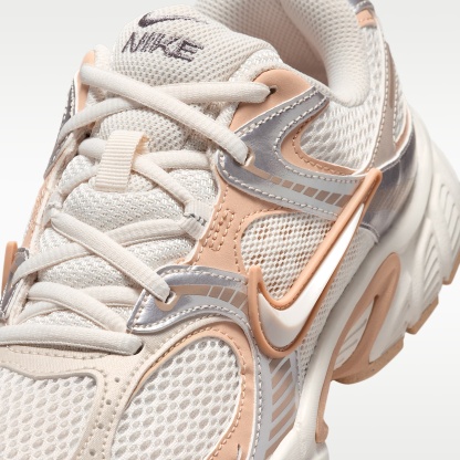 Nike V5 RNR Schuh mit reflektierenden Akzenten (Damen) – Phantom/Chalk/Shimmer/Phantom