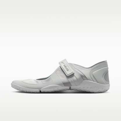 NikeSKIMS Rift Satin Schuh (Damen) – Night Silver/Base Grey/Medium Silver/Night Silver