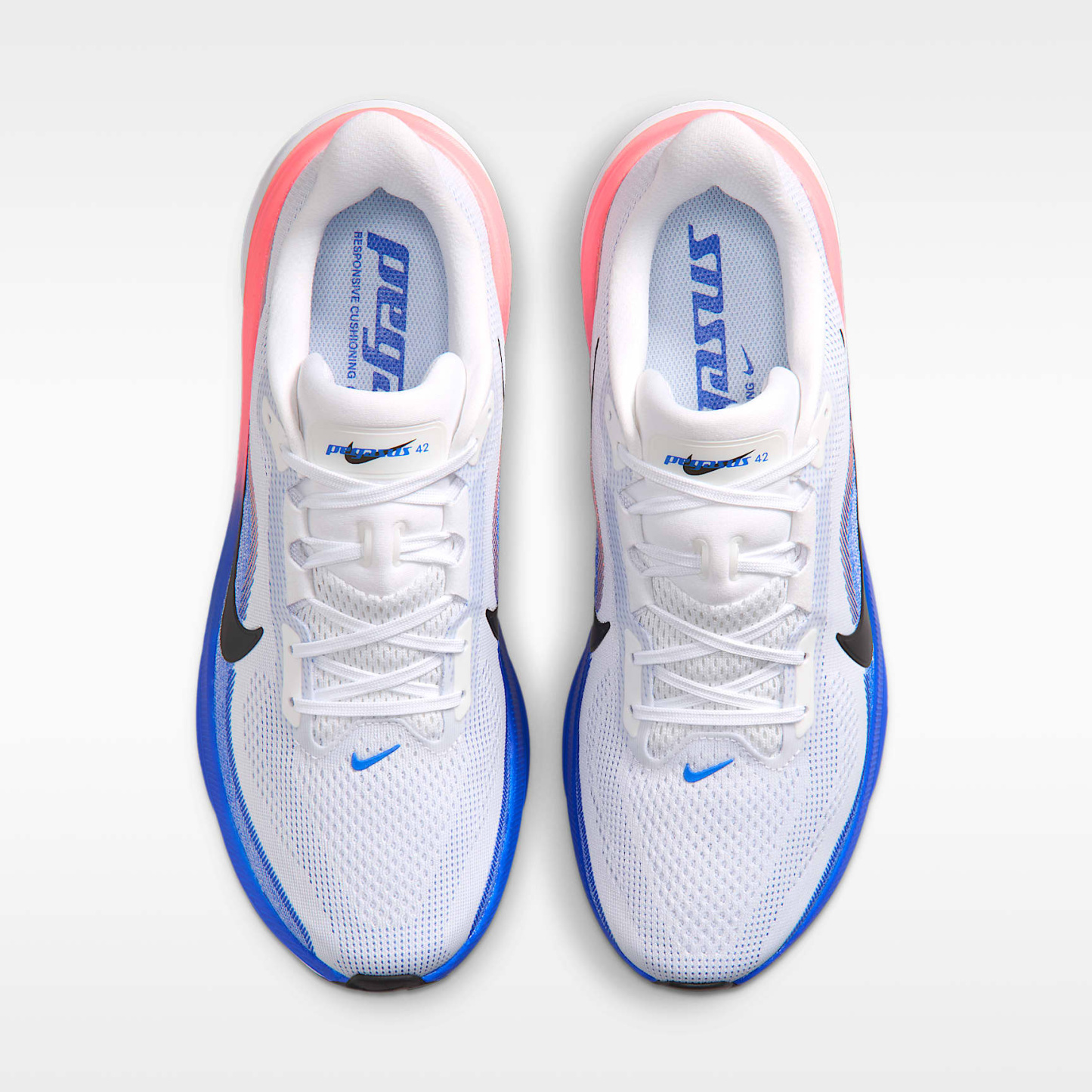 Nike Pegasus 42 Straßenlaufschuh (Herren) – Weiß/Racer Blue/Atomic Pink/Schwarz