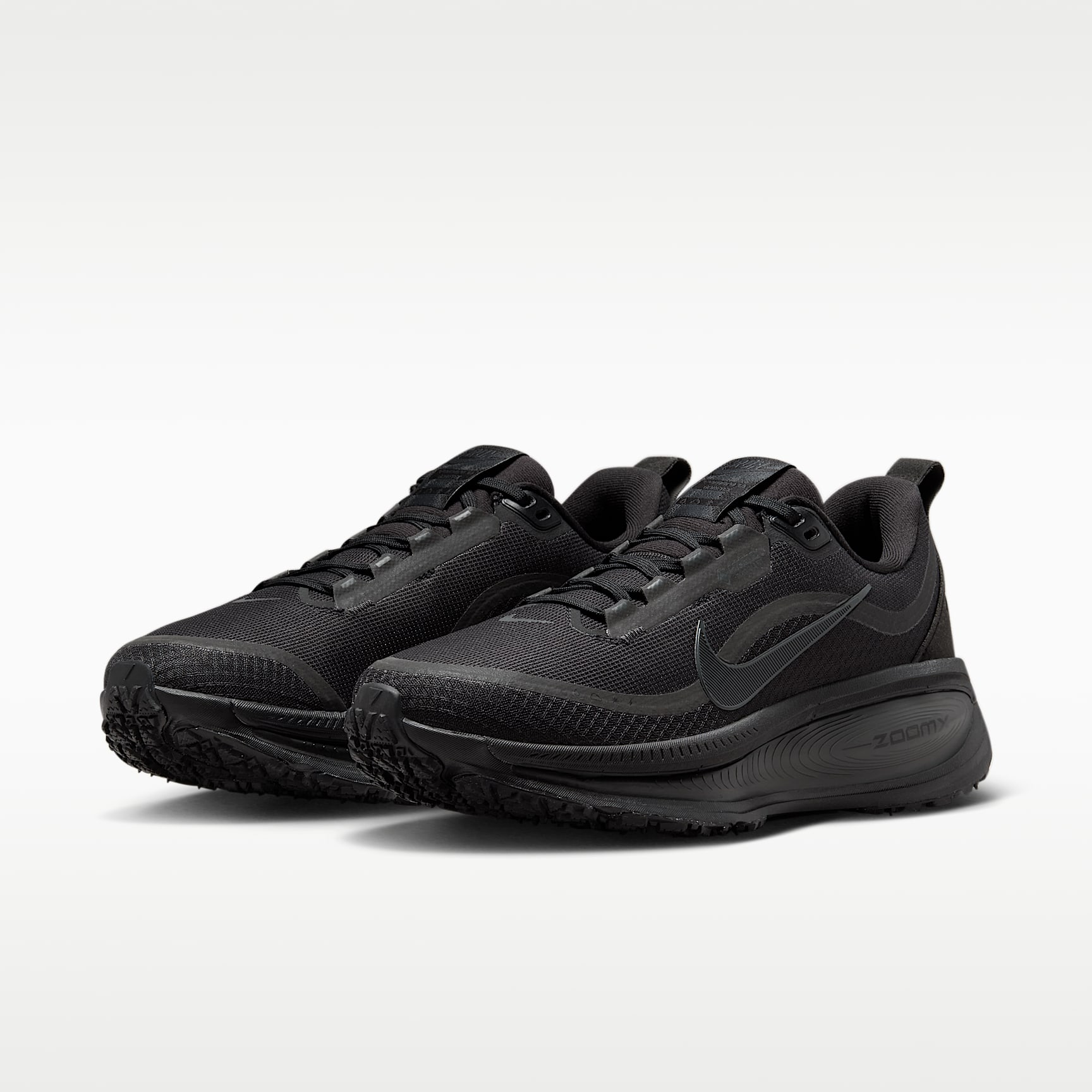 Nike Vomero 18 GORE-TEX Wasserdichter Straßenlaufschuh mit reflektierenden Designakzenten (Damen) – Schwarz/Anthracite