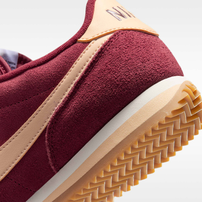 Nike Cortez Schuh (Damen) – Team Red/Sail/Gum Light Brown/Ice Peach