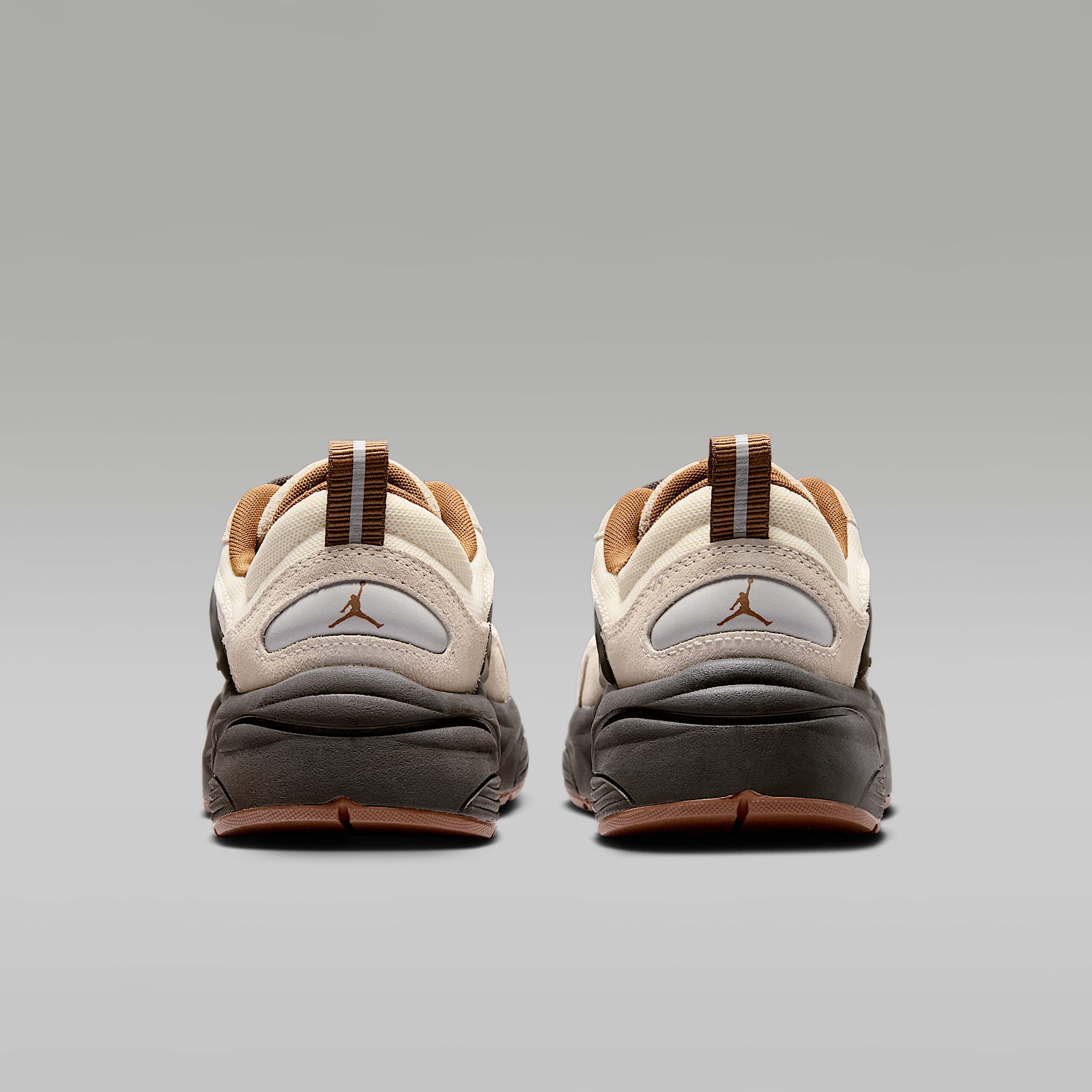 Jordan Trunner O/S Damenschuhe – Soft Pearl/Shadow Brown/Reflective Silver/Light British Tan