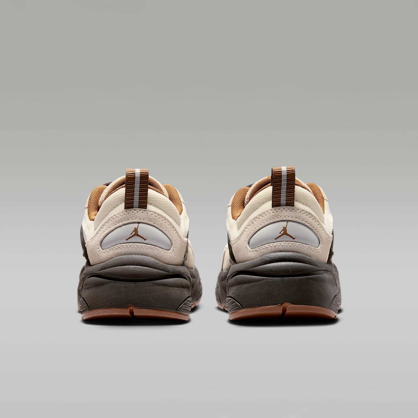 Jordan Trunner O/S Damenschuhe – Soft Pearl/Shadow Brown/Reflective Silver/Light British Tan