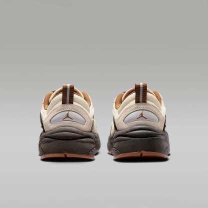 Jordan Trunner O/S Damenschuhe – Soft Pearl/Shadow Brown/Reflective Silver/Light British Tan