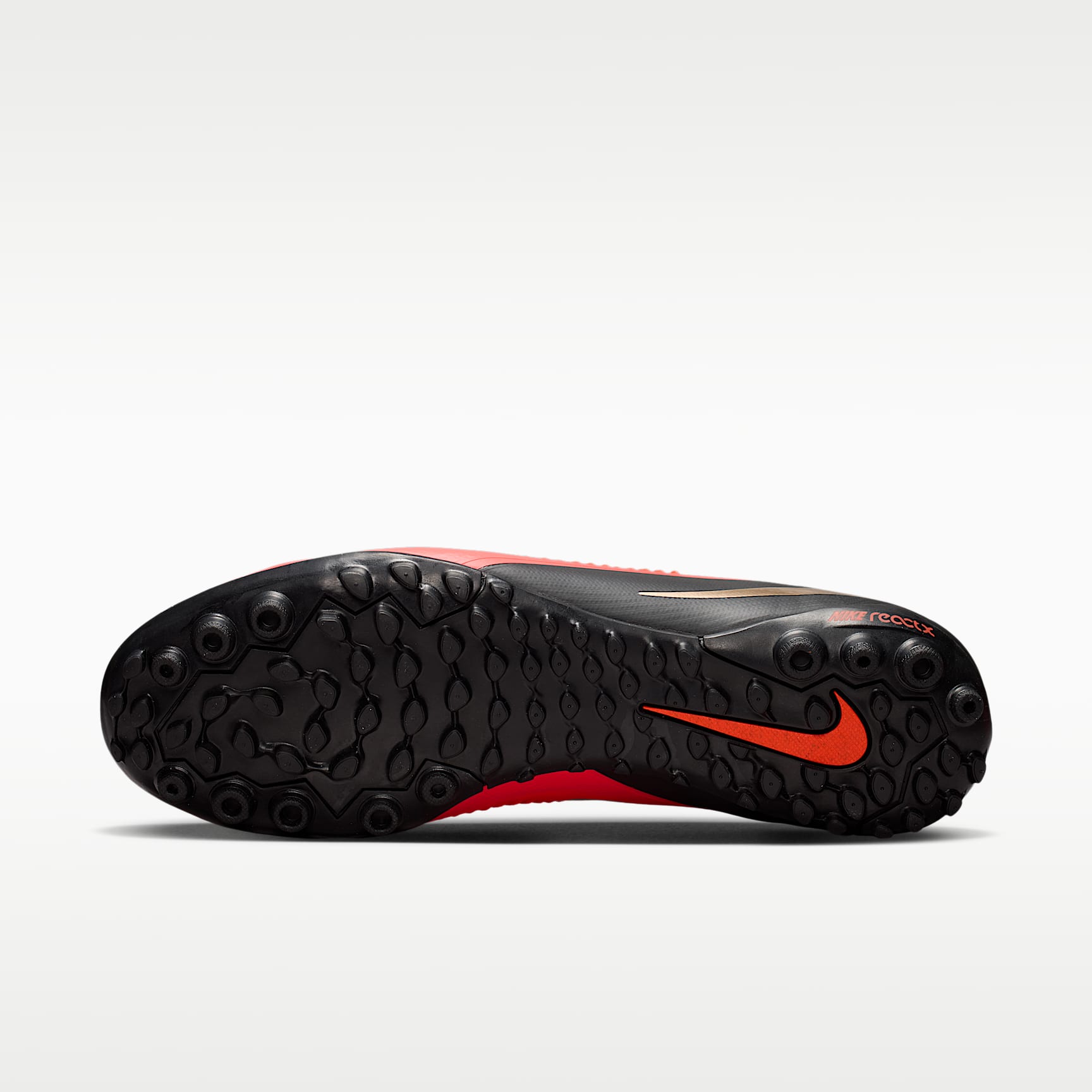 Nike Phantom 6 Low Pro Fußballschuh für Turf – Bright Crimson/Bright Crimson/Schwarz