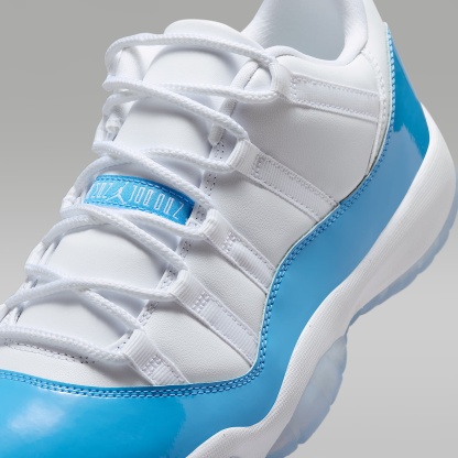 Air Jordan 11 Retro Low "University Blue" Schuh (Herren) – Weiß/Schwarz/University Blue