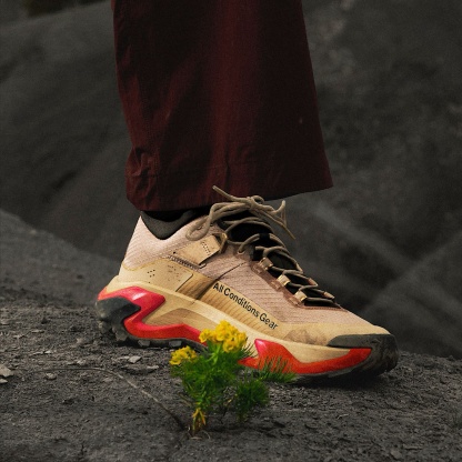 ACG Zegama Hike Wanderschuh (Herren) – British Khaki/Linen/Light Crimson/British Khaki