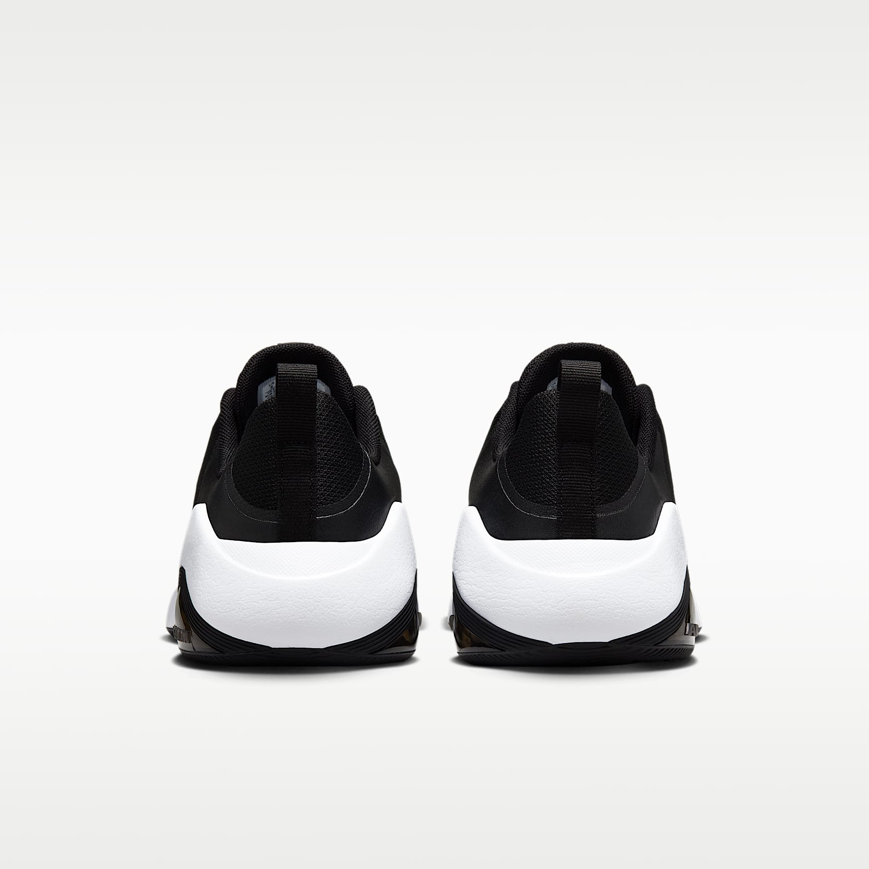 Nike Bella 7 Workout-Schuh (Damen) – Schwarz/Schwarz/Weiß