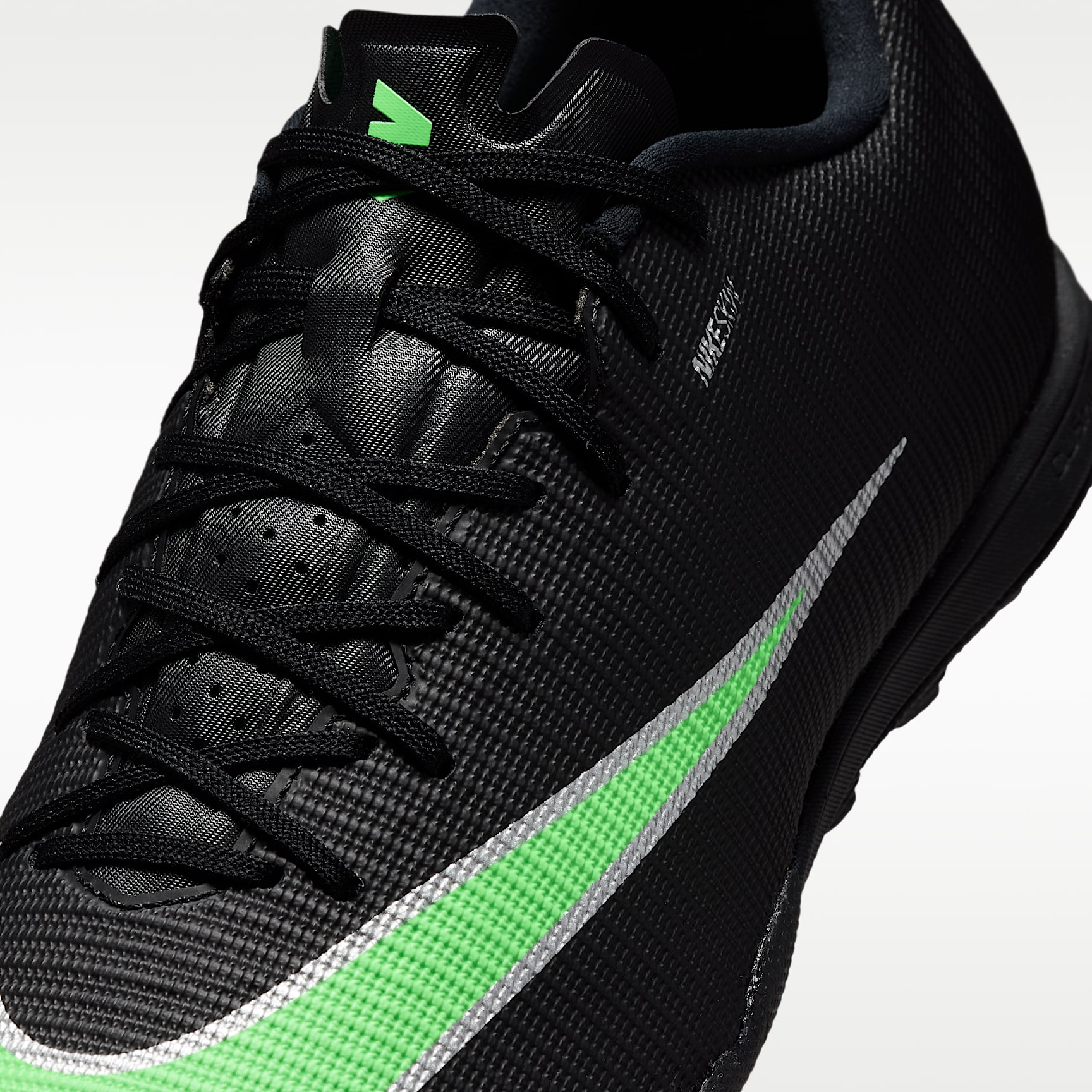 Nike Mercurial Vapor 17 Academy Low-Top-Fußballschuh für Turf – Schwarz/Schwarz/Illusion Green