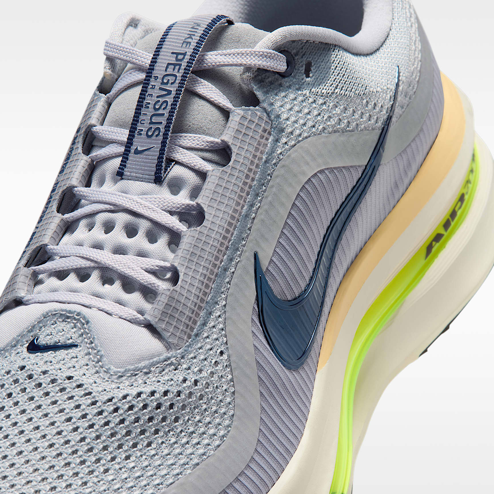 Nike Pegasus Premium Straßenlaufschuh (Herren) – Wolf Grey/Pewter/Sail/Midnight Navy