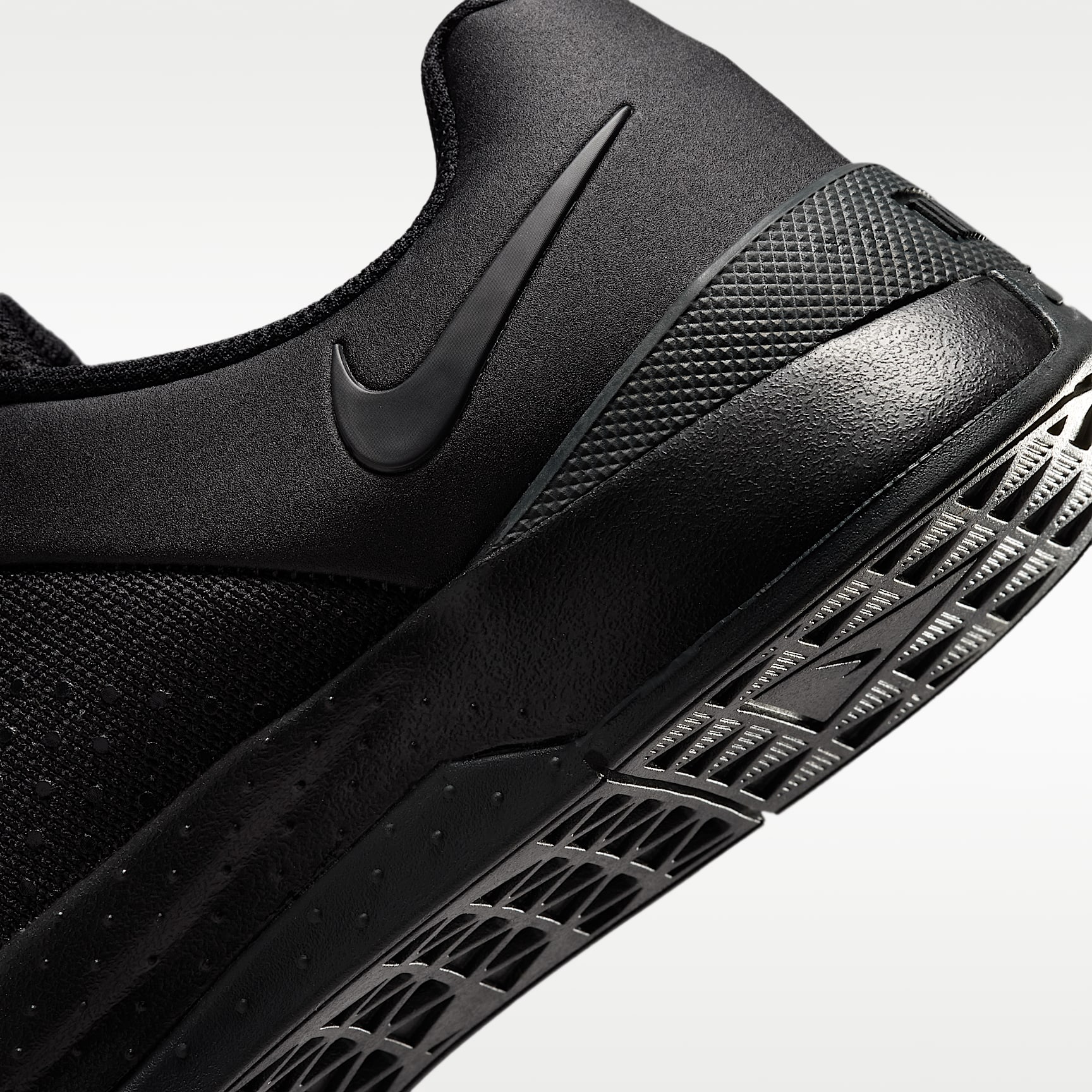 Nike MC Trainer 4 Trainingsschuh (Damen) – Schwarz/Dark Smoke Grey