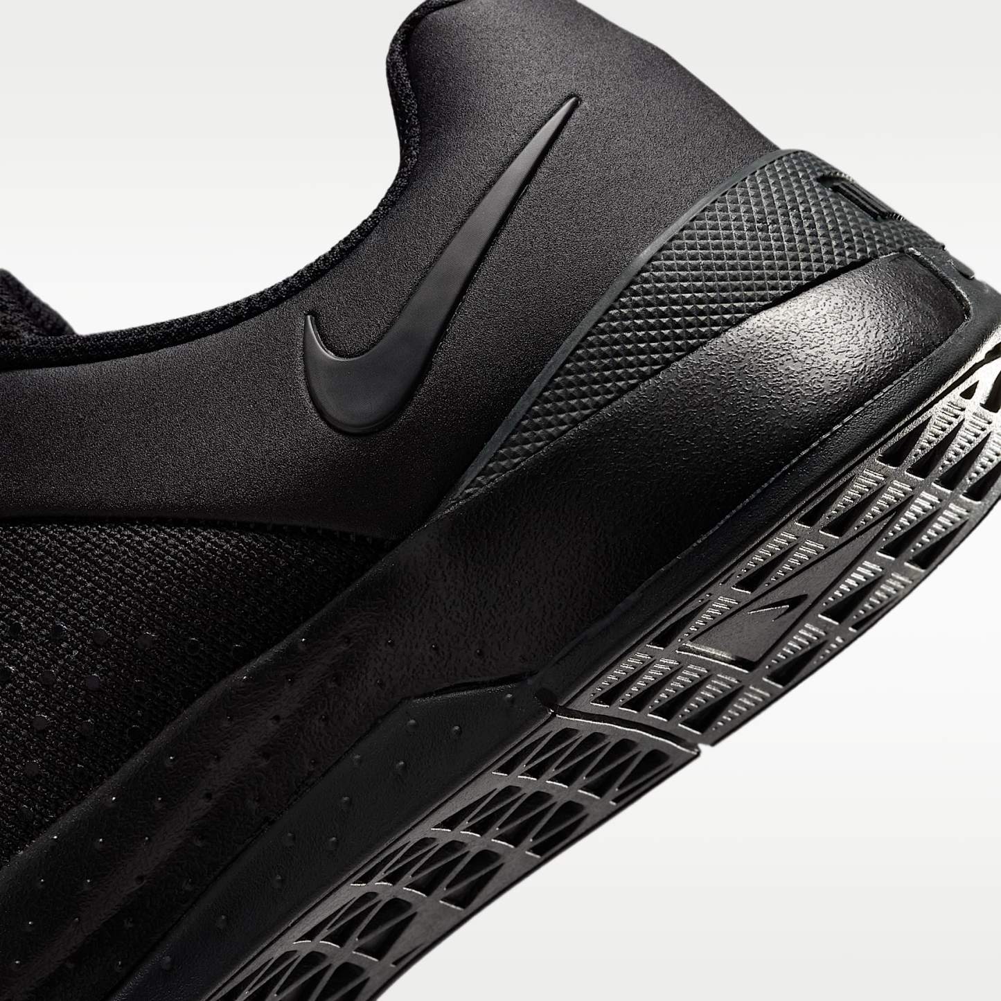 Nike MC Trainer 4 Trainingsschuh (Damen) – Schwarz/Dark Smoke Grey