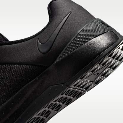 Nike MC Trainer 4 Trainingsschuh (Damen) – Schwarz/Dark Smoke Grey