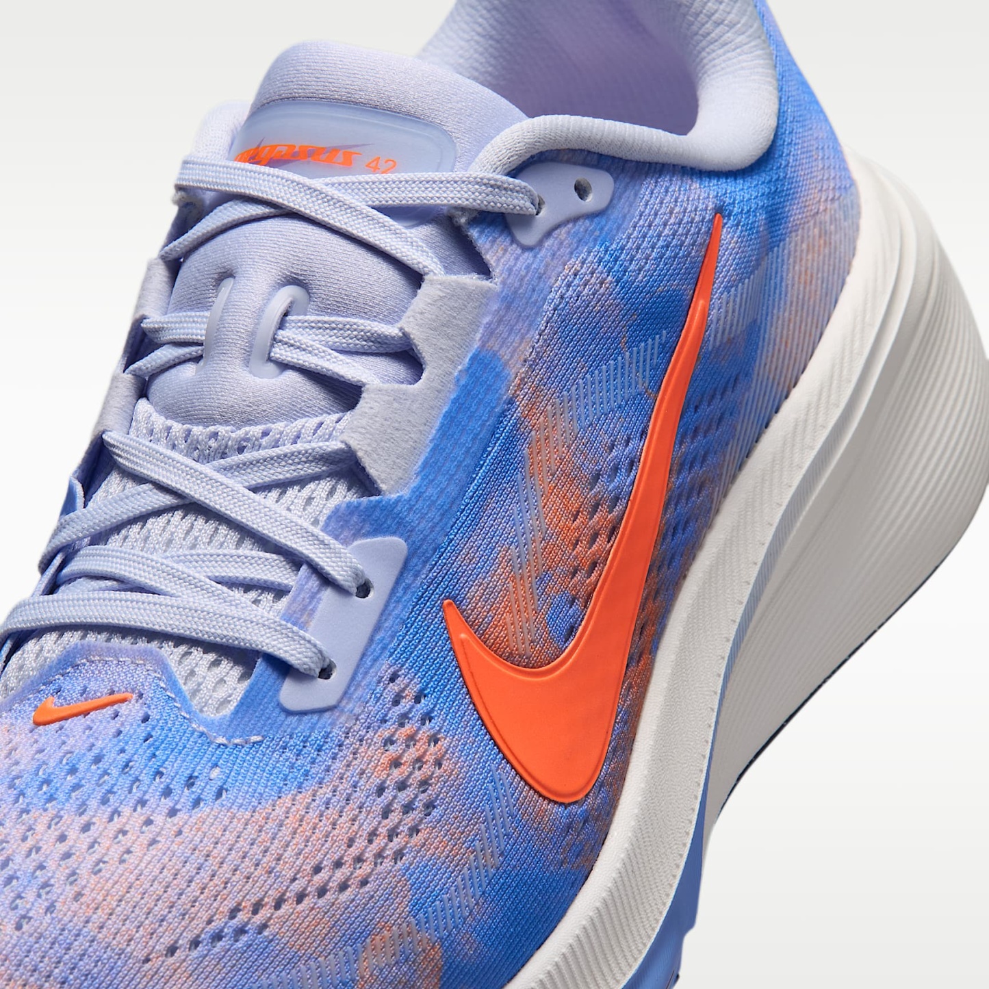 Nike Pegasus 42 Straßenlaufschuh (Damen) – Bleached Lilac/Royal Pulse/Summit White/Hyper Crimson