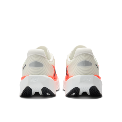 New Balance M Rebel v5 Laufschuhe in ORANGE