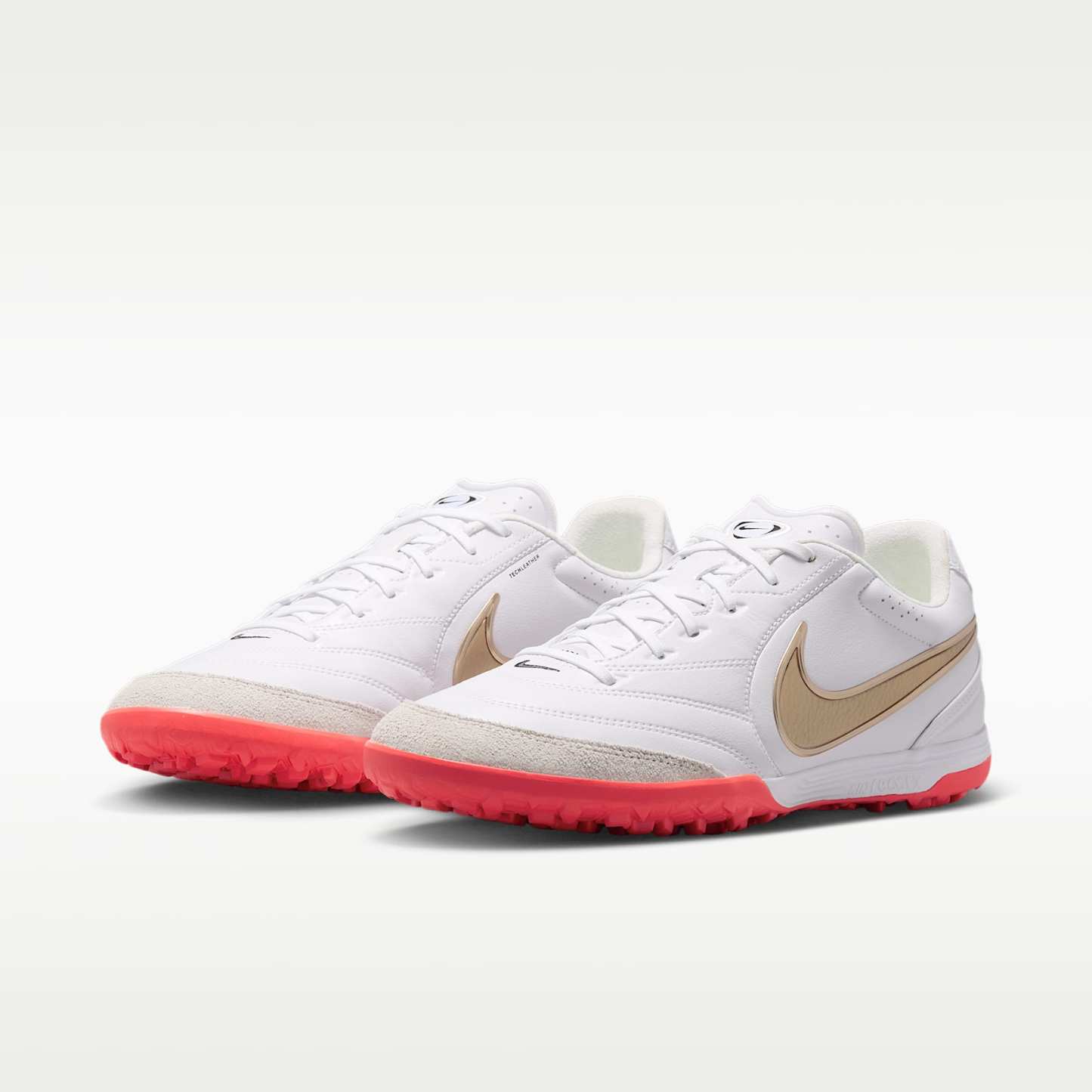 Nike Tiempo Ligera Pro Low-Top-Fußballschuh für Turf – Weiß/Bright Crimson/Blur