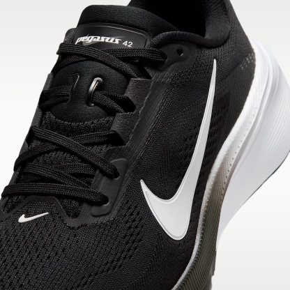 Nike Pegasus 42 Straßenlaufschuh (Damen) – Schwarz/Iron Grey/Weiß