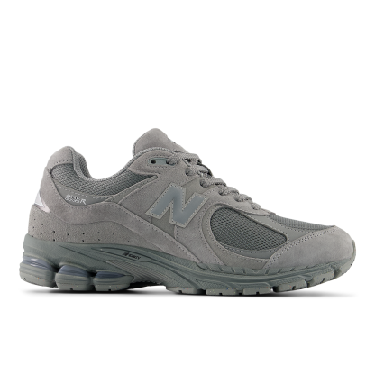 New Balance M 2002R Elevated Essentials Freizeitschuhe in GRAU