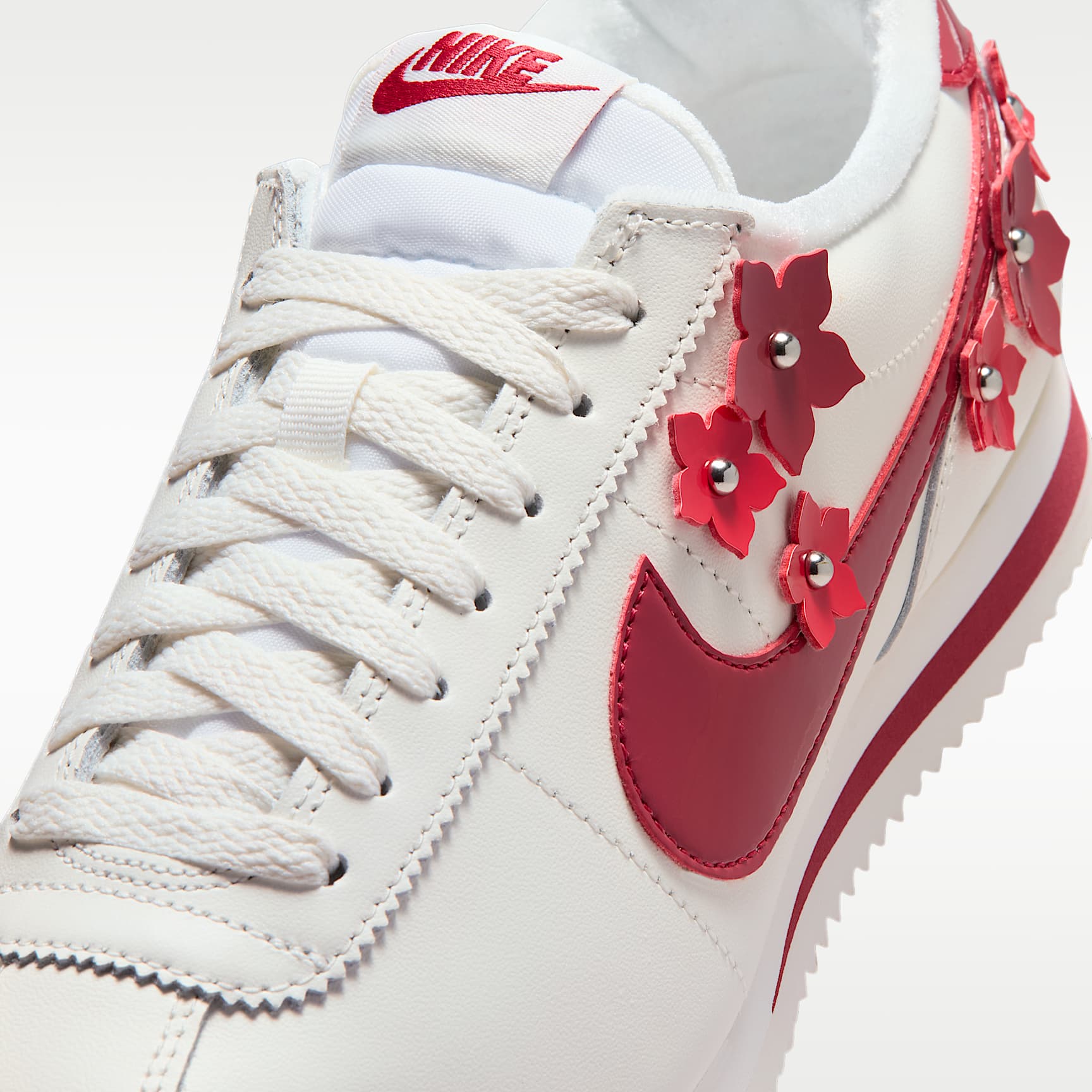 Nike Cortez Leather Damenschuh – Sail/Sail/University Red/Tough Red