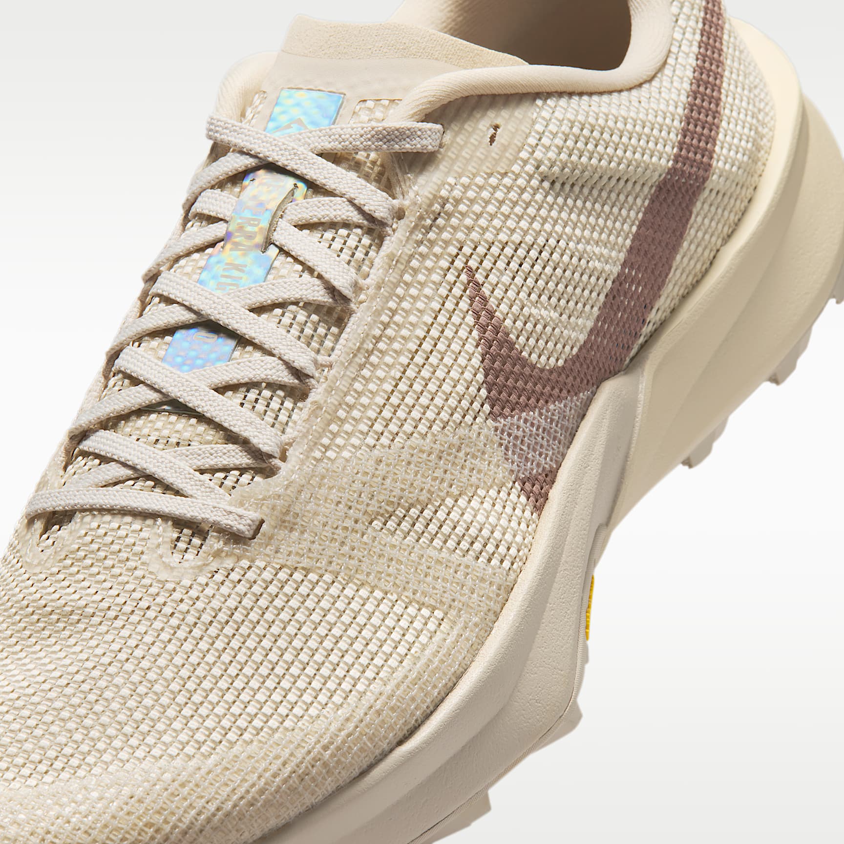 Nike Kiger 10 Traillaufschuh – Light Orewood Brown/Cream II/Safety Orange/Diffused Taupe