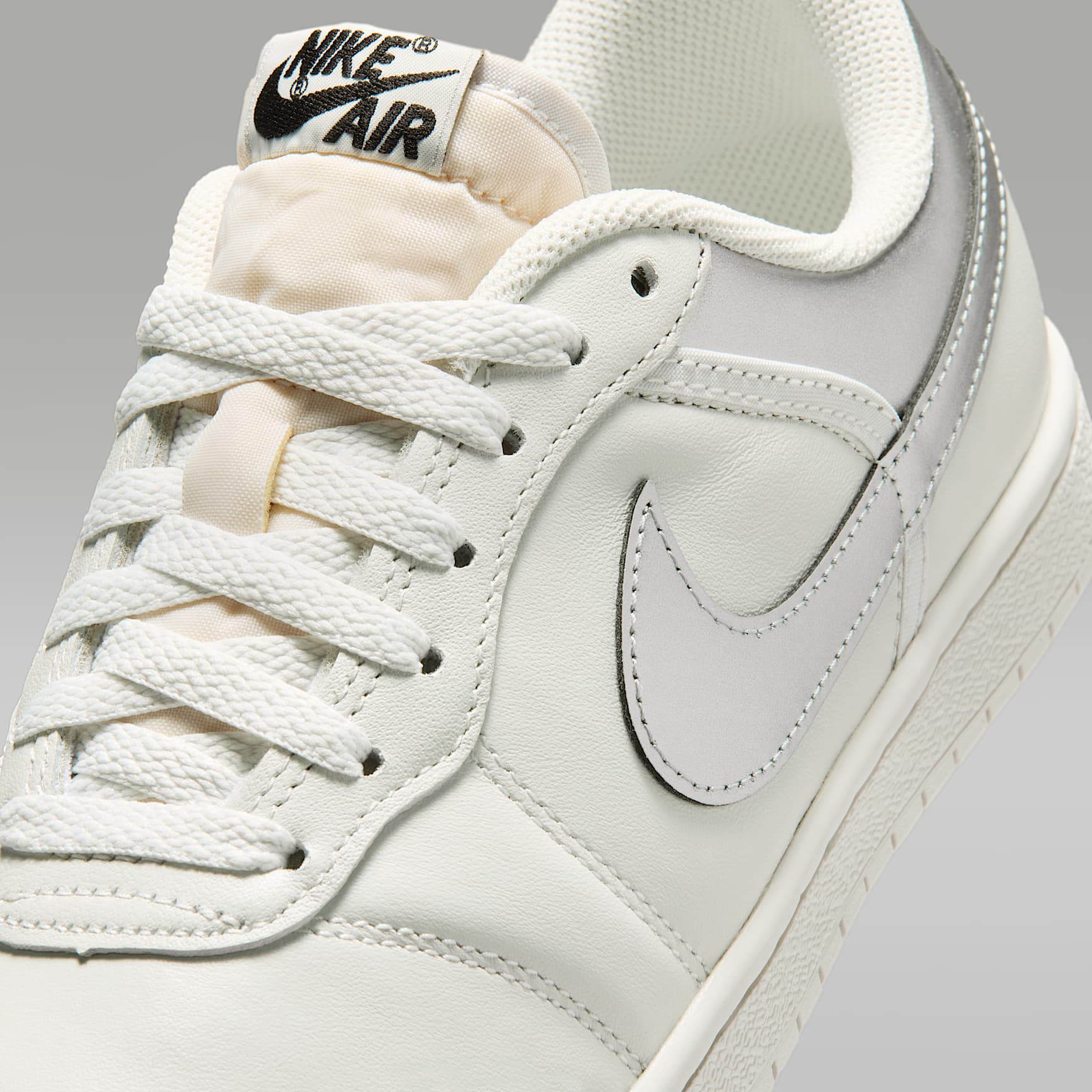 Air Jordan Skyline Low Damenschuh – Swan/Schwarz/Metallic Silver