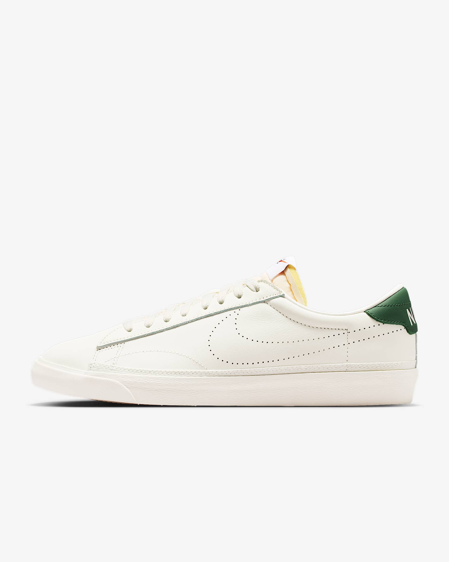 Nike Tennis Classic Schuh (Herren) – Sail/Fir/Team Orange/Sail