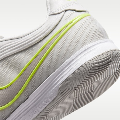 Nike Tiempo Reactgato Low Top Fußballschuh für Hallen- und Hartplätze – Vast Grey/Lemon Venom/Moon Particle