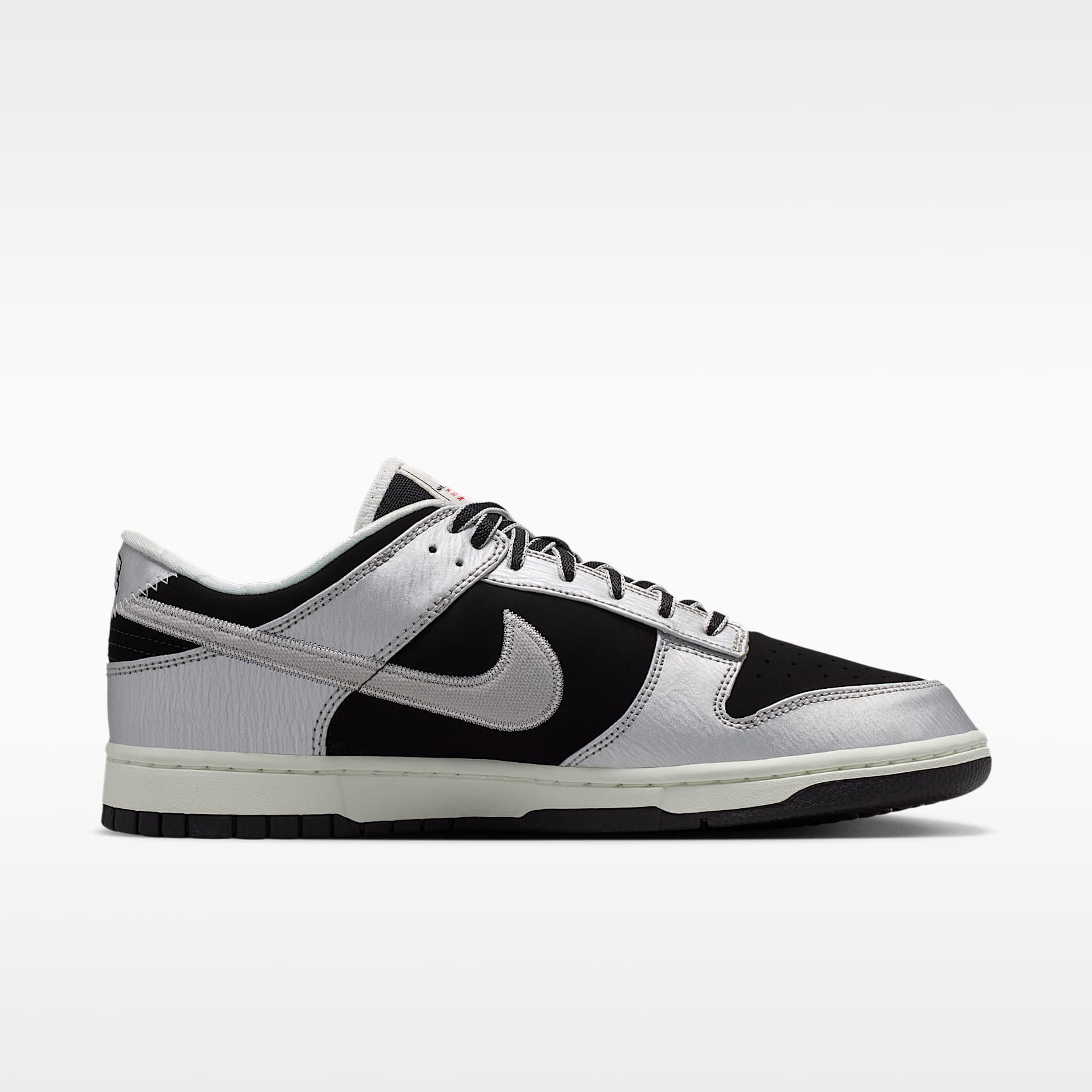 Nike Dunk Low Retro Herrenschuh – Metallic Silver/Schwarz/Sail/Metallic Silver