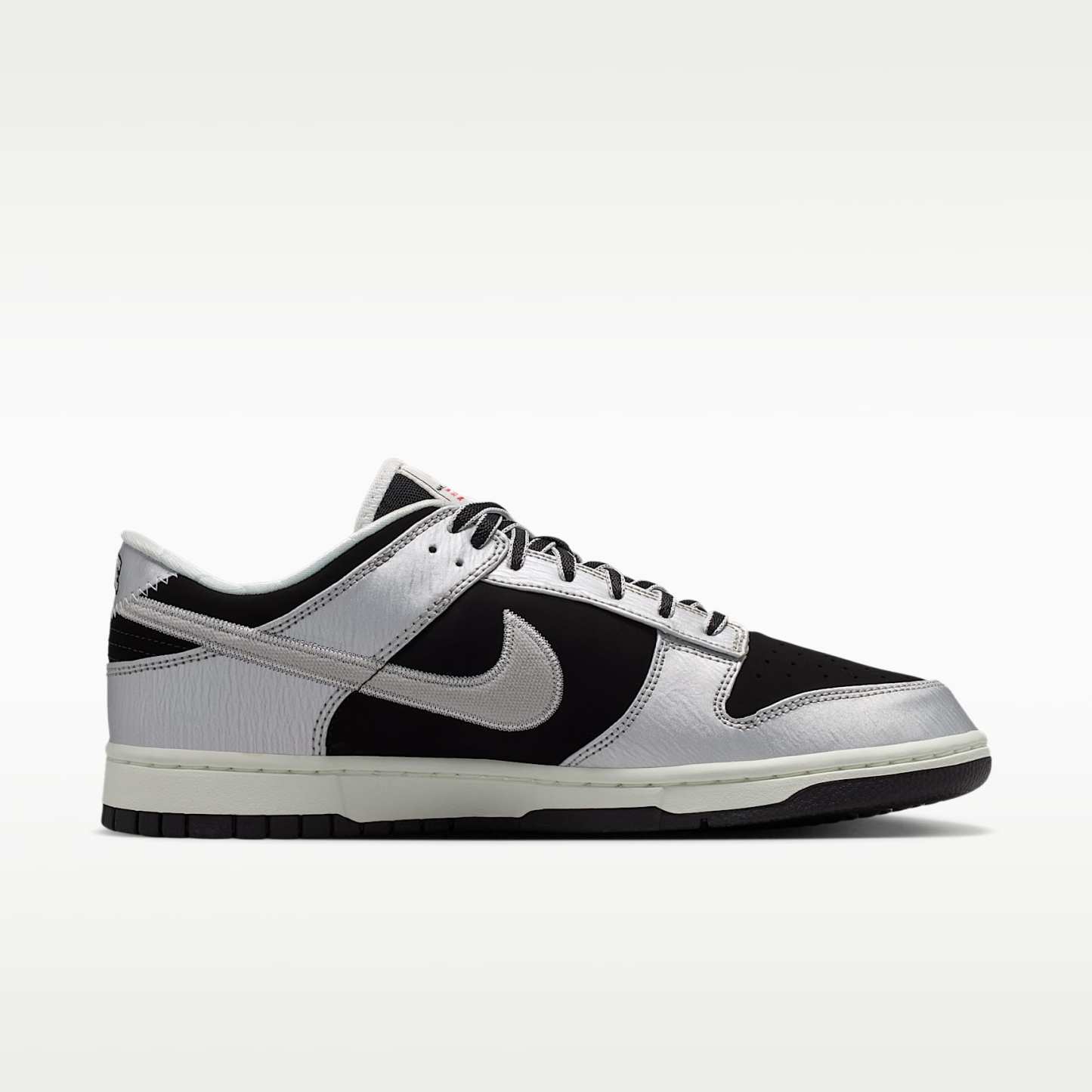 Nike Dunk Low Retro Herrenschuh – Metallic Silver/Schwarz/Sail/Metallic Silver