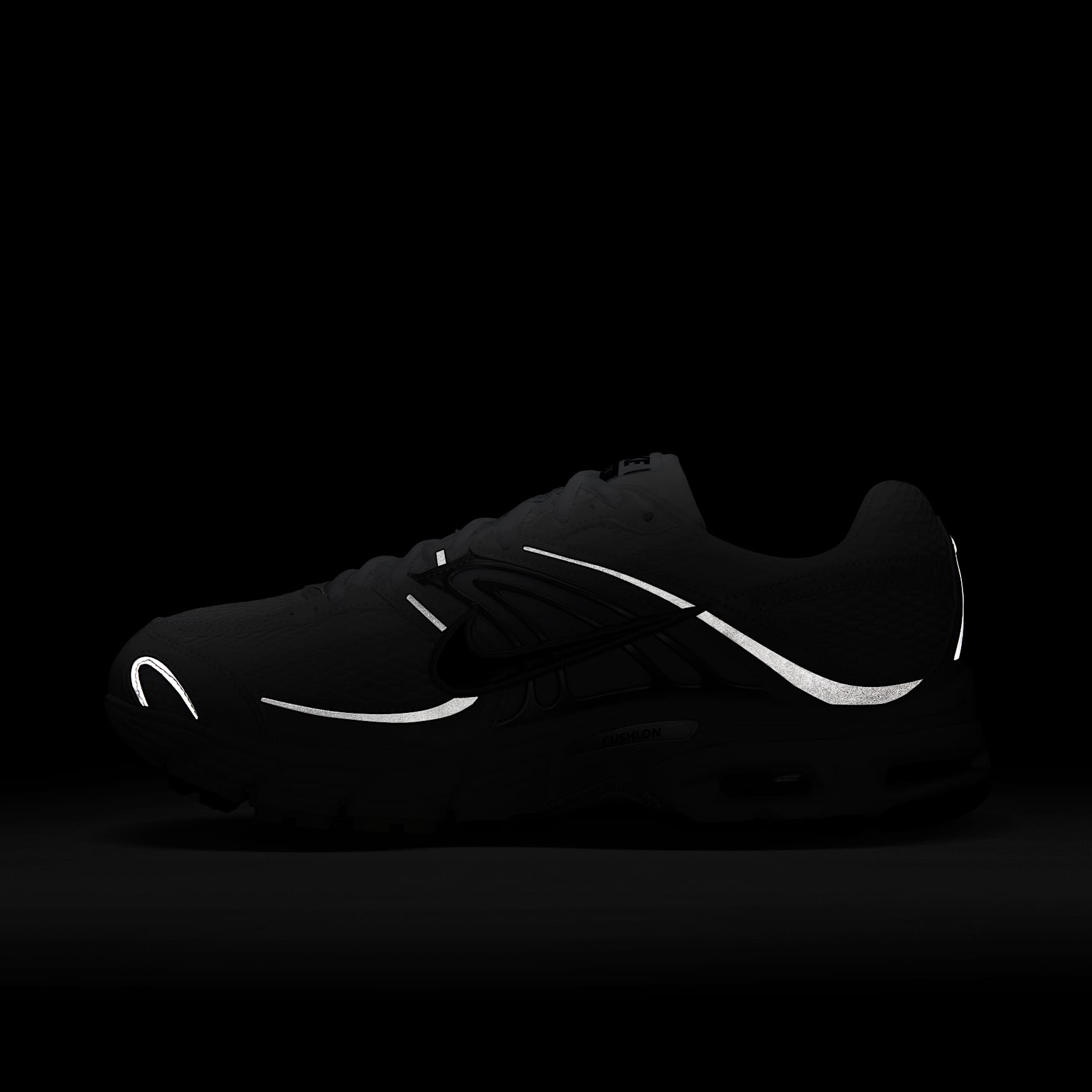 Nike Air Max Moto 2K Schuh (Herren) – Weiß/Metallic Silver/Photon Dust/Schwarz