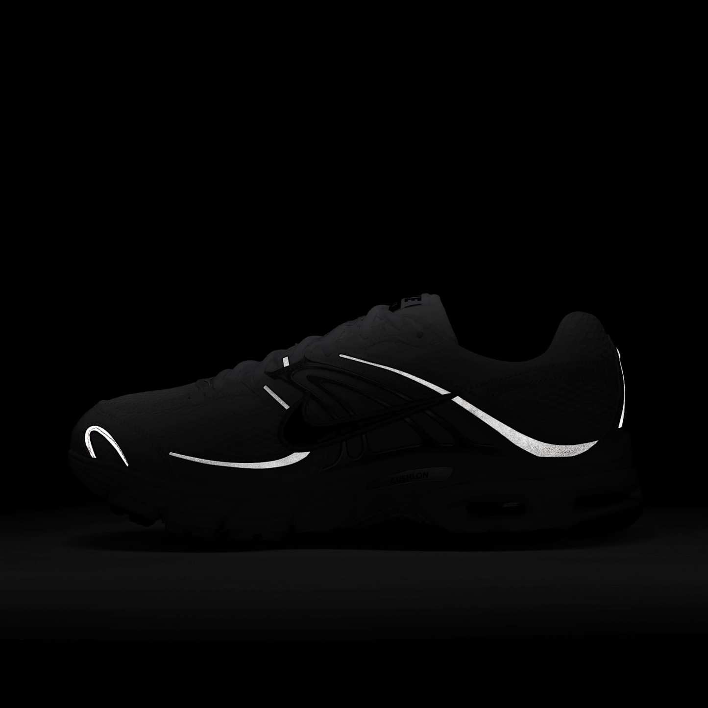 Nike Air Max Moto 2K Schuh (Herren) – Weiß/Metallic Silver/Photon Dust/Schwarz